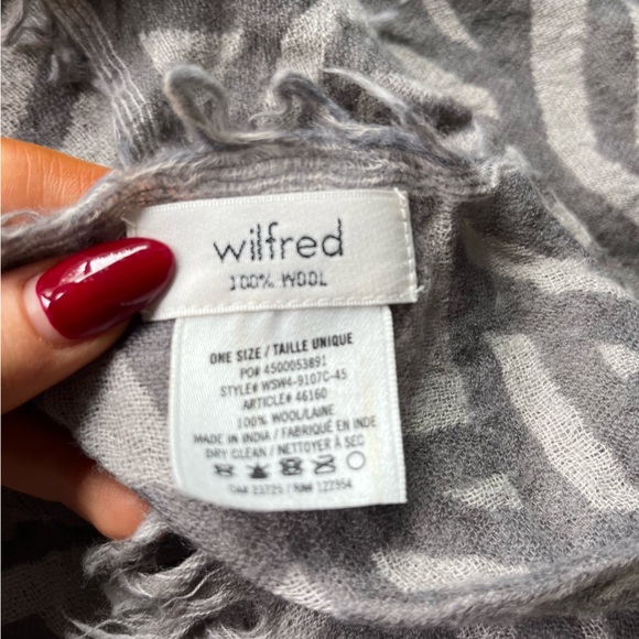 Wilfred 100% wool scarf - Picture 3 of 3